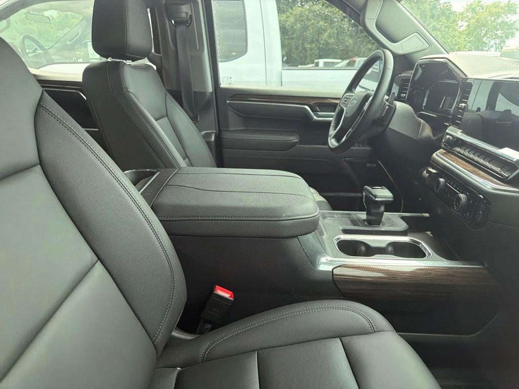 Used 2025 Black Chevrolet RST image 13