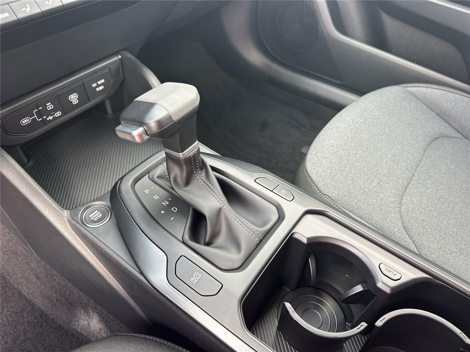 New 2025 Snow White Pearl Kia LX image 13