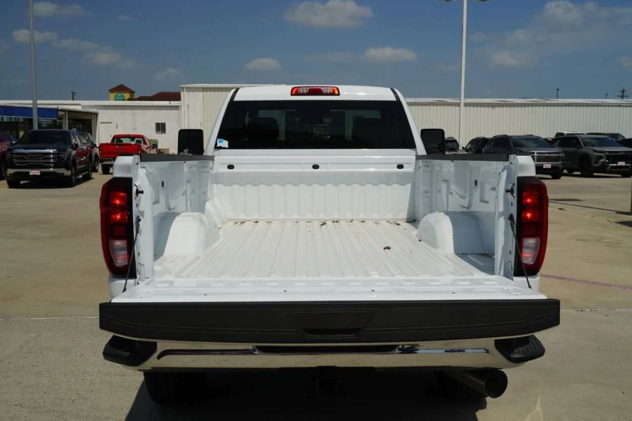 2025 GMC Sierra 3500HD Pro - Photo 9