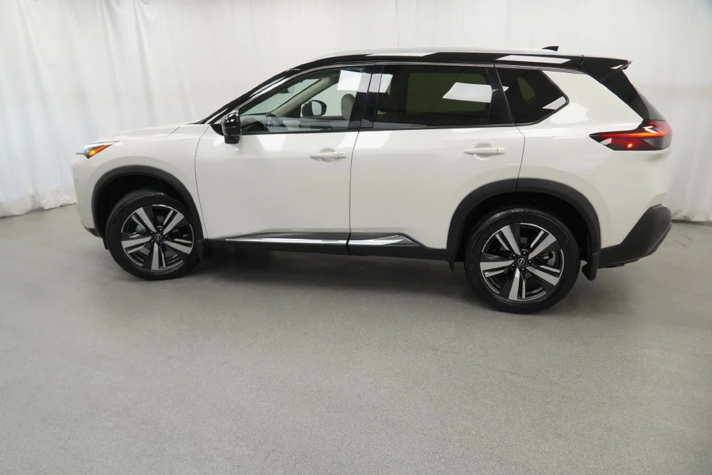 Used 2023 Pearl White Trico Nissan SL image 6