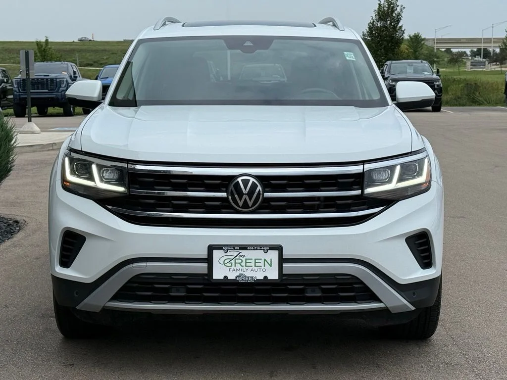 Used 2022 White Volkswagen SEL image 2