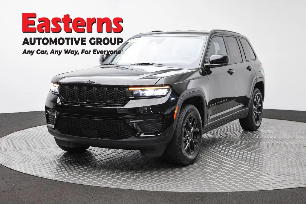 Used 2025 Black Jeep Altitude image 1