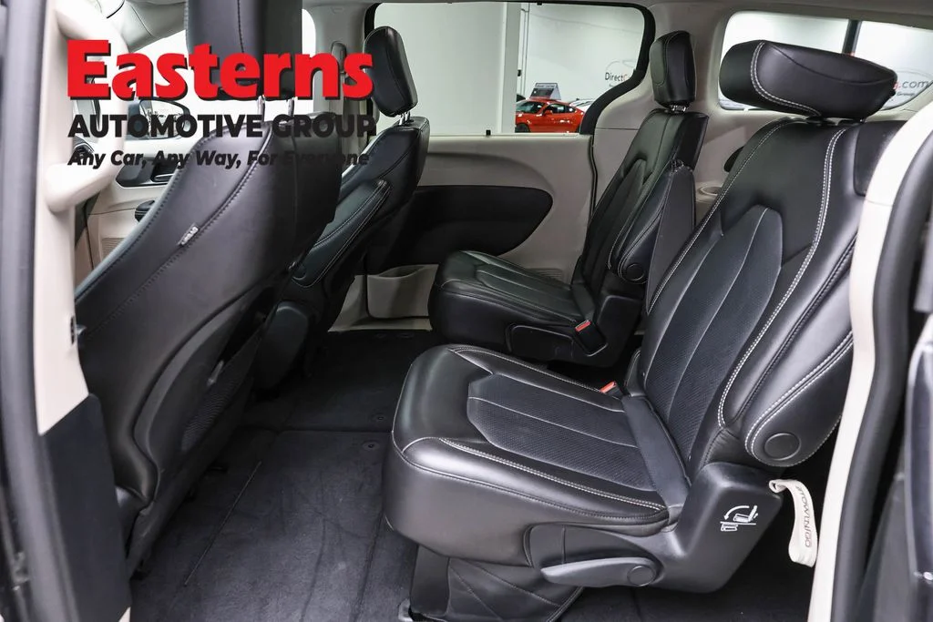 Used 2023 Black Chrysler Touring L image 22