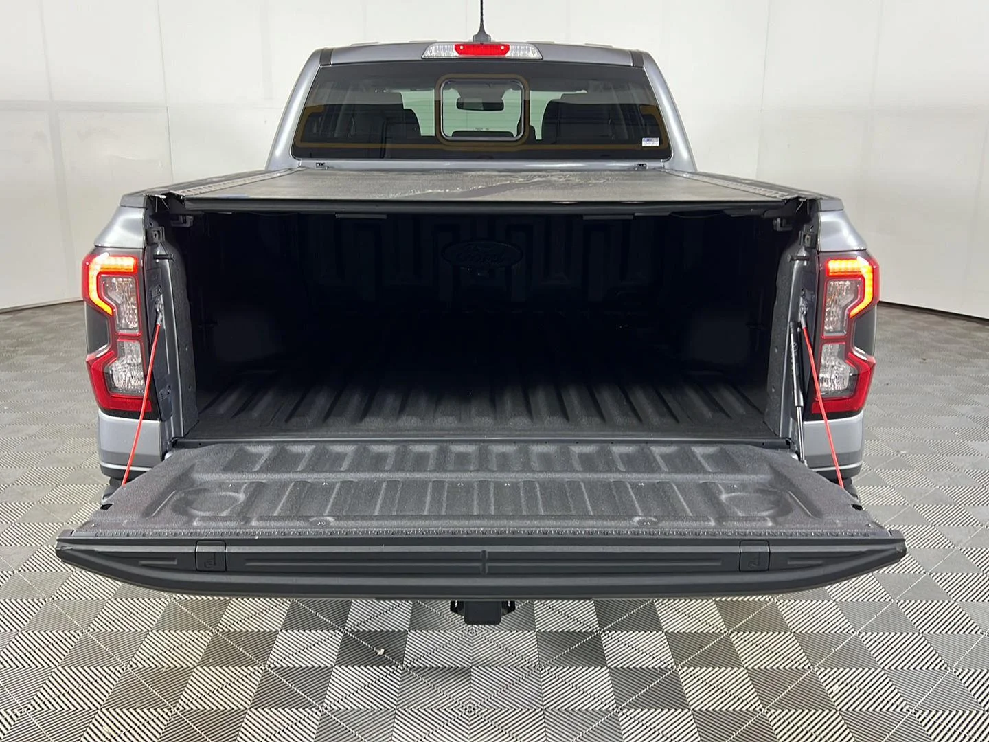 Used 2024 Carbonized Gray Ford LARIAT image 22