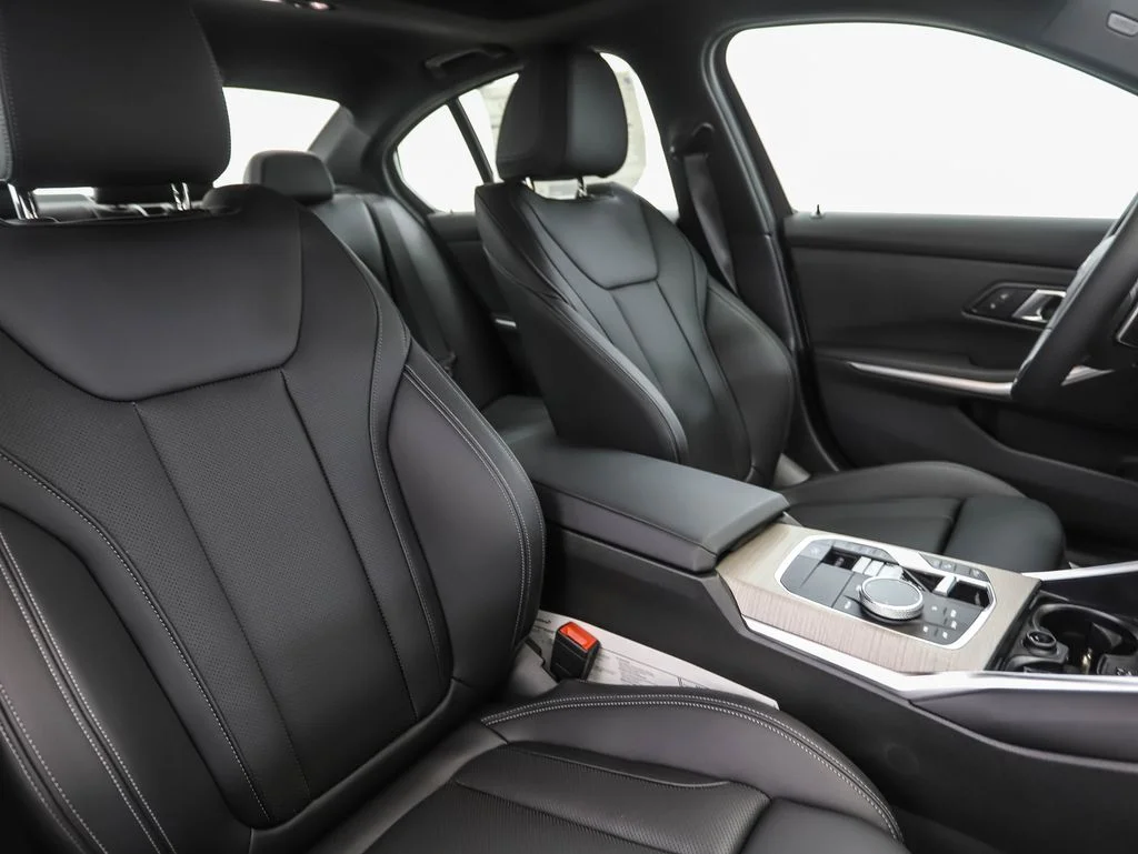 2025 BMW 3 Series 330i - Photo 31