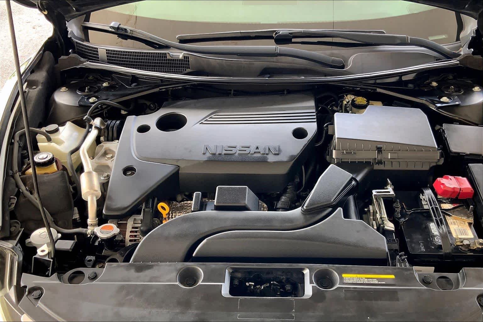 Used 2016 Super Black Nissan 2.5 SV image 30