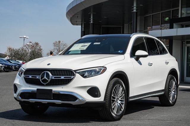New 2026 Polar White Mercedes-Benz GLC 300 image 3