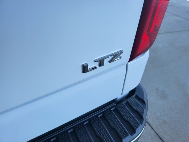 New 2026 Summit White Chevrolet LTZ image 32