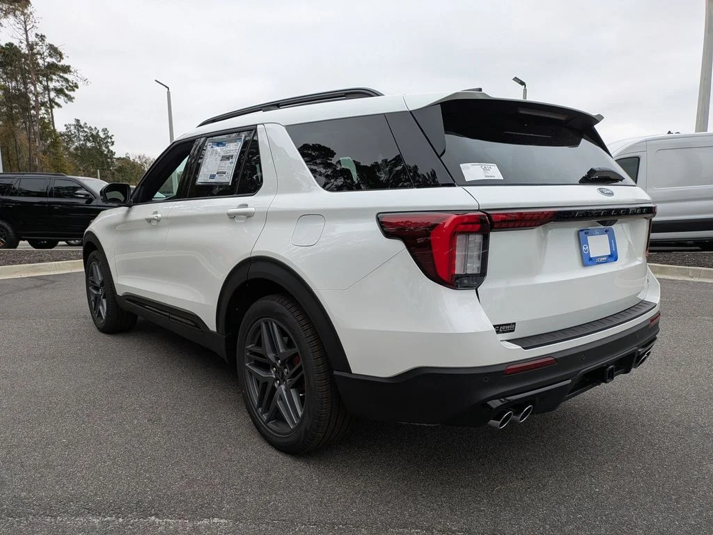New 2026 Star White Metallic Tri-Coat Ford ST image 6