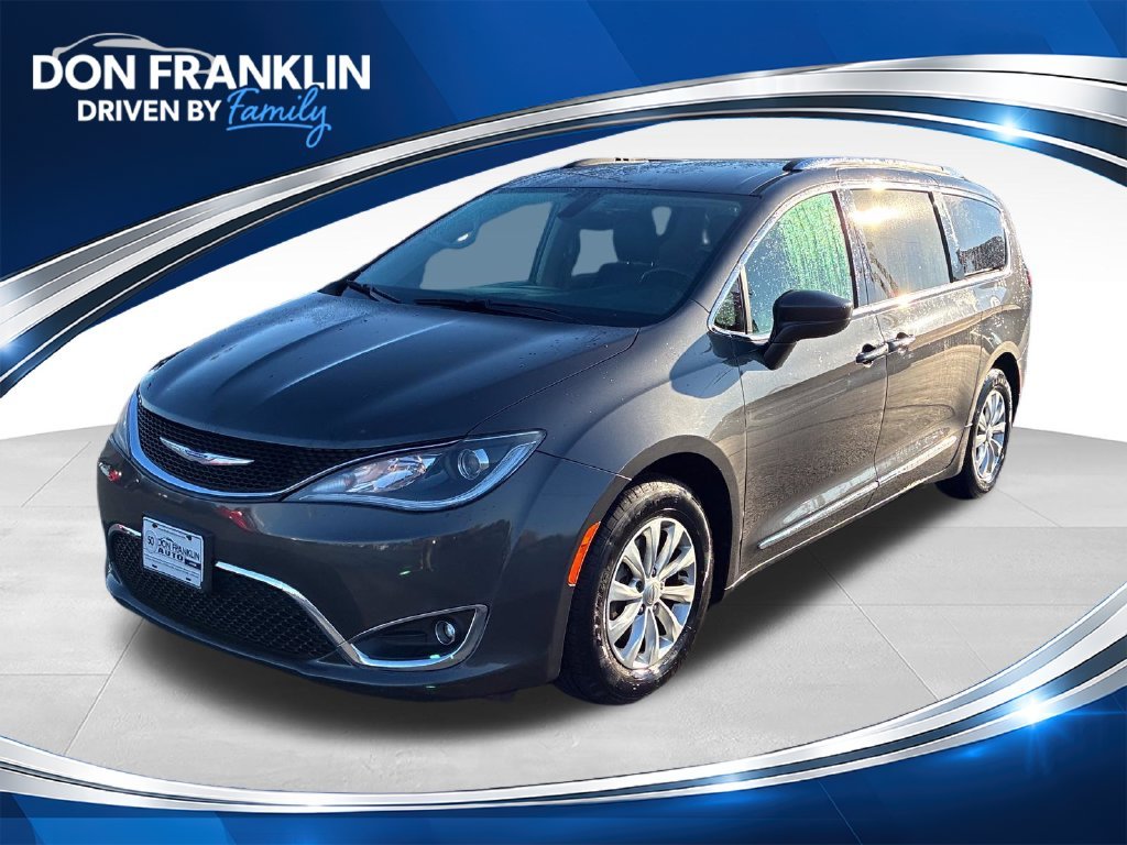 Used 2019 Gray Chrysler Touring L image 1