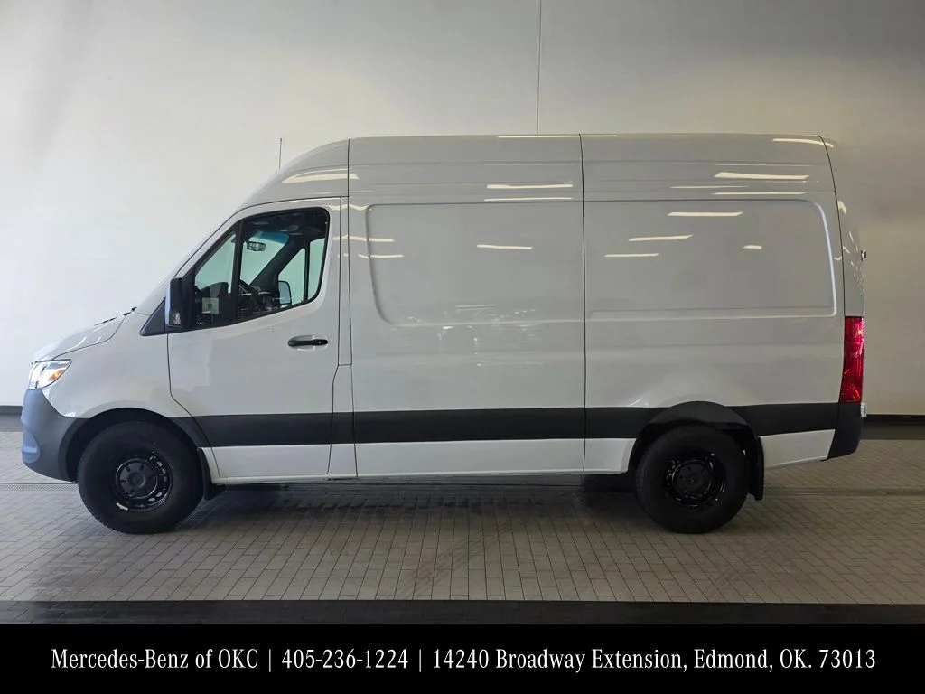 Used 2025 White Mercedes-Benz Cargo 144 WB image 4