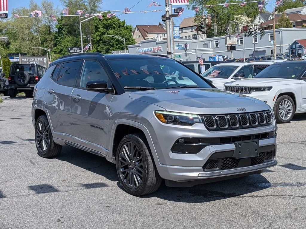 Used 2024 Gray Jeep Limited image 4
