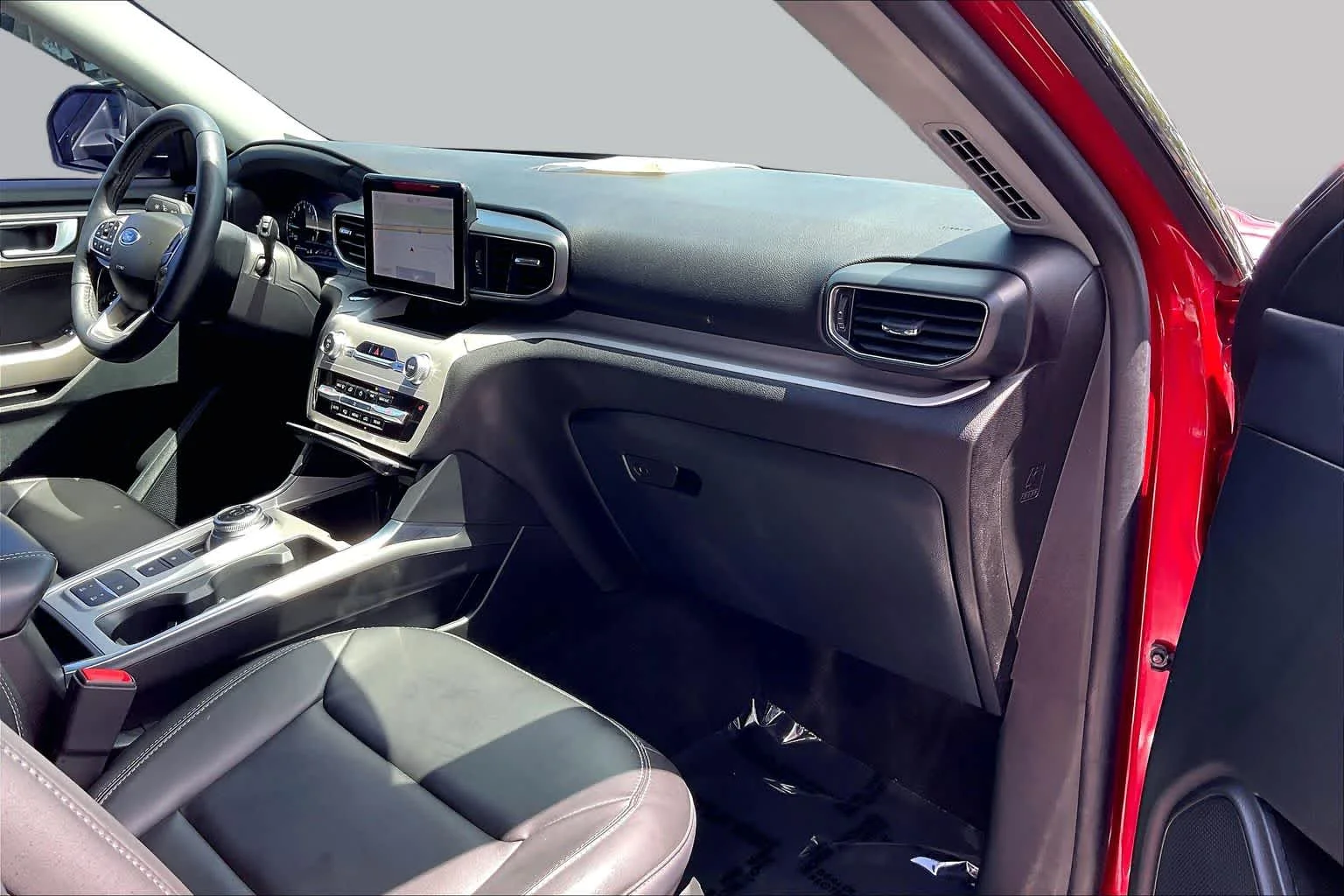 Used 2023 Rapid Red Metallic Tinted Clearcoat Ford XLT image 30