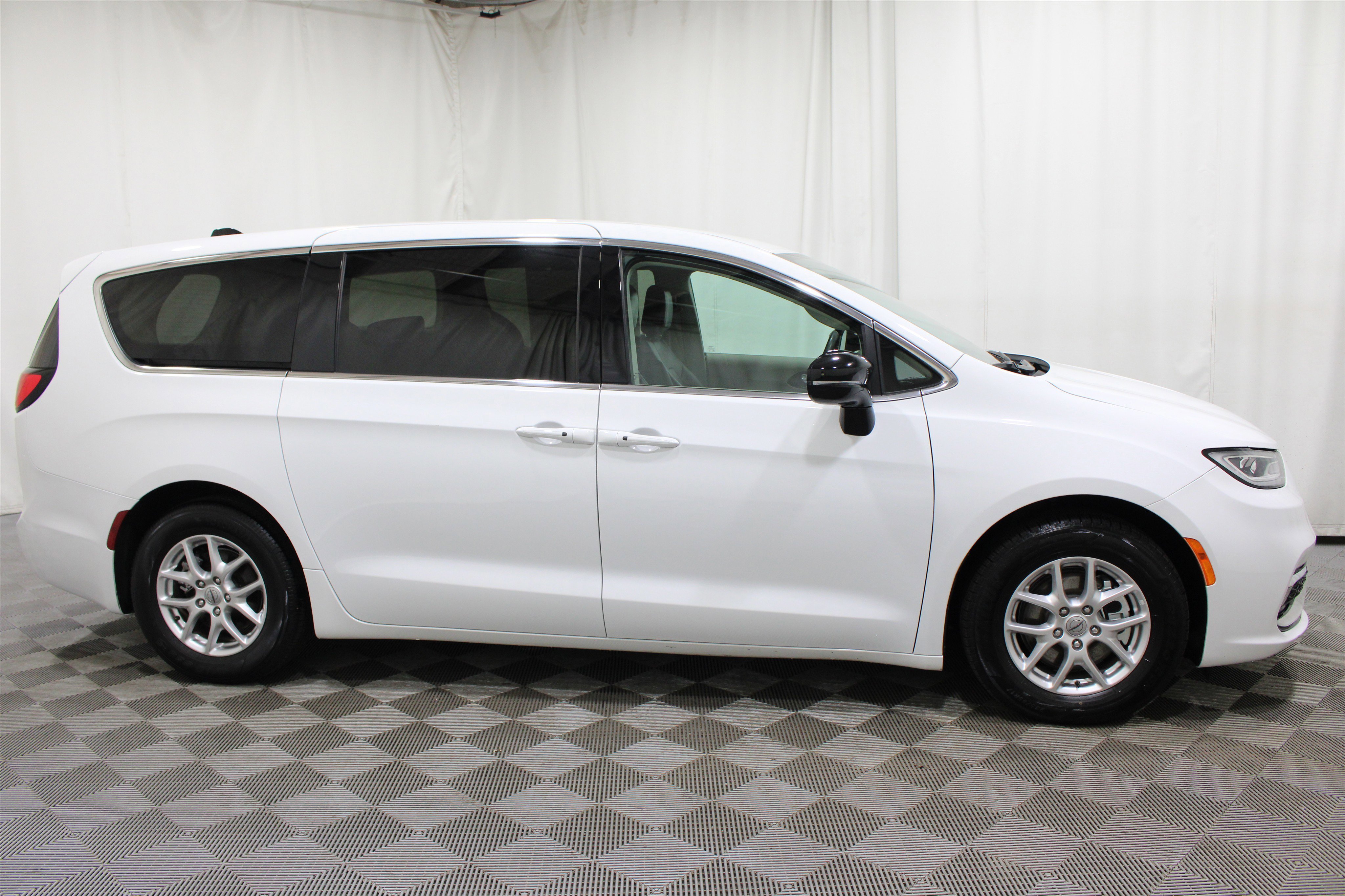 Used 2024 Bright White Clearcoat Chrysler Touring L image 29