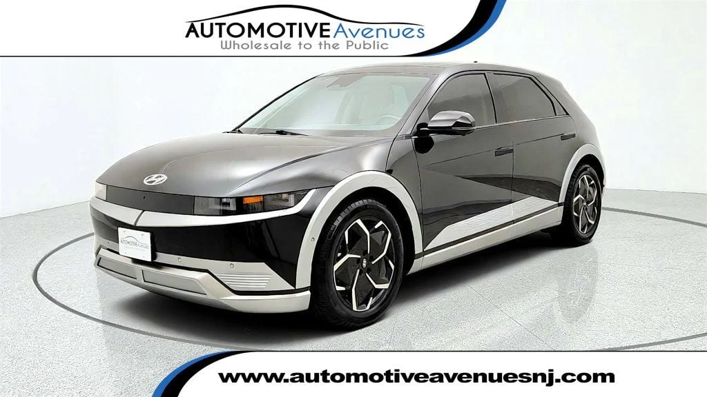 Used 2024 Abyss Black Hyundai Limited RWD Long Range image 1