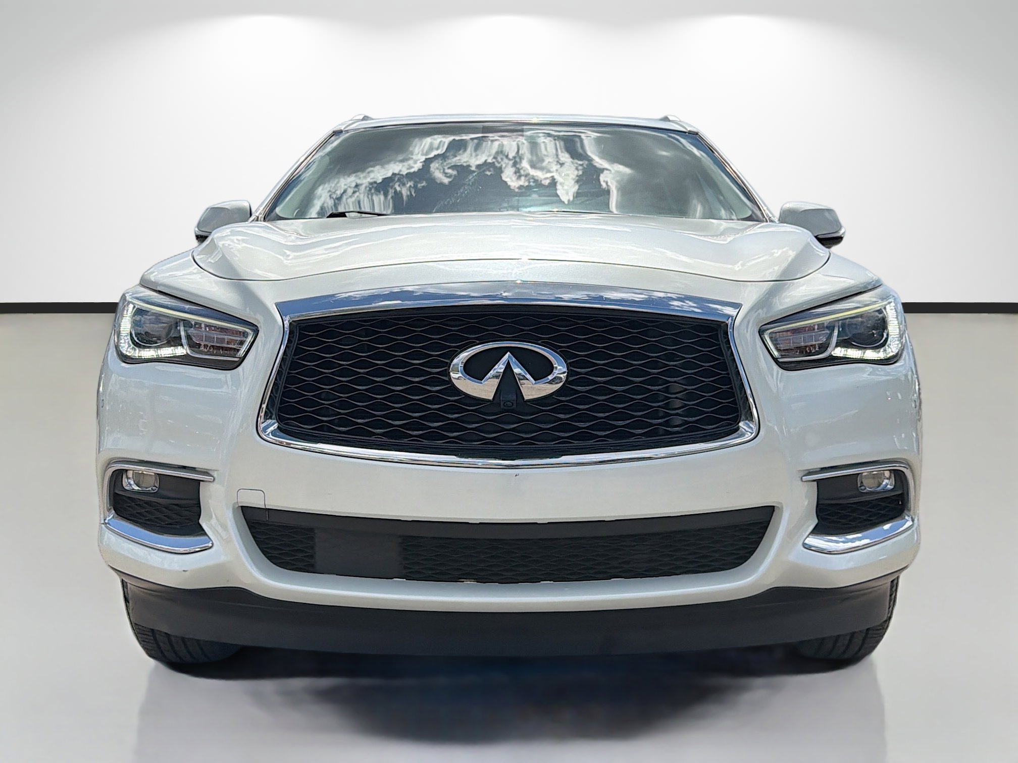 Used 2017 Majestic White INFINITI Base image 7