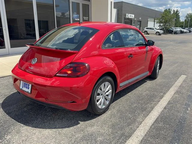 Used 2018 Tornado Red Volkswagen 2.0T S image 3