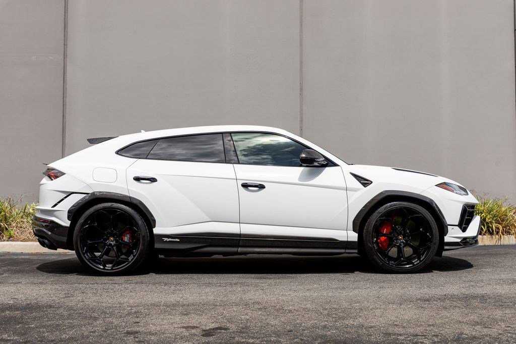 Used 2024 White Lamborghini Performante image 6