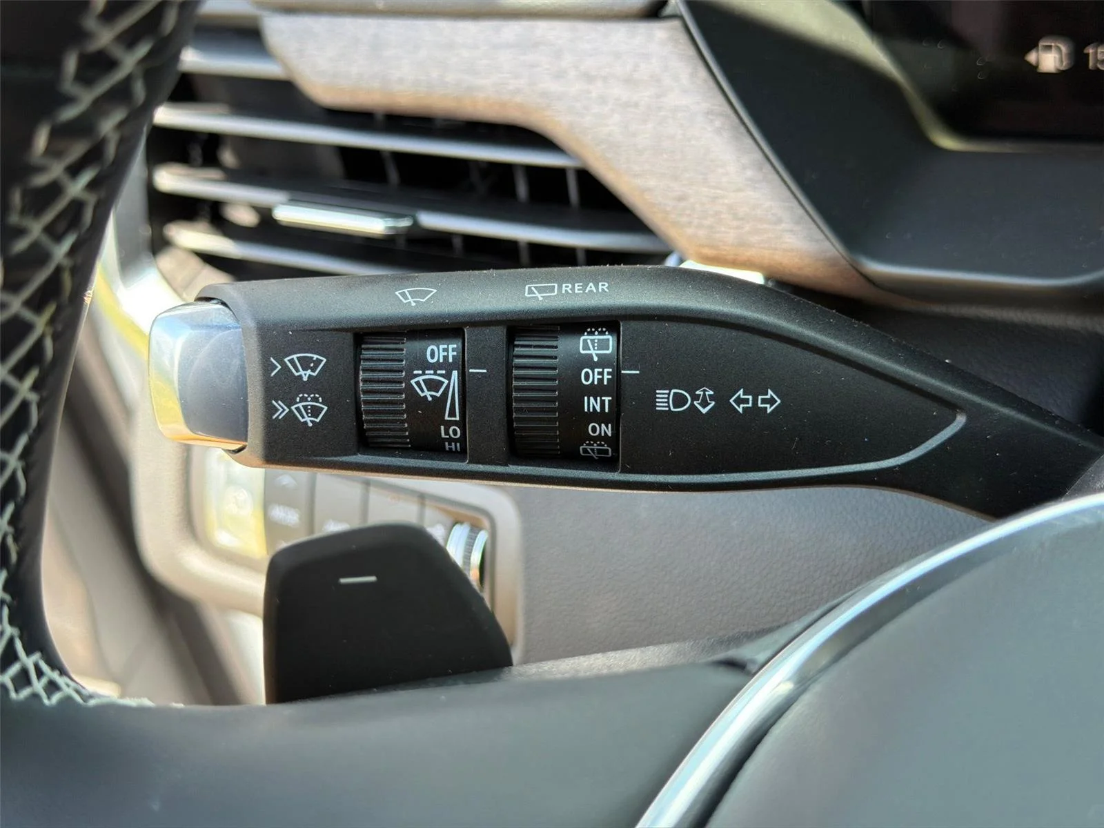 2026 GMC Acadia Denali Ultimate - Photo 28