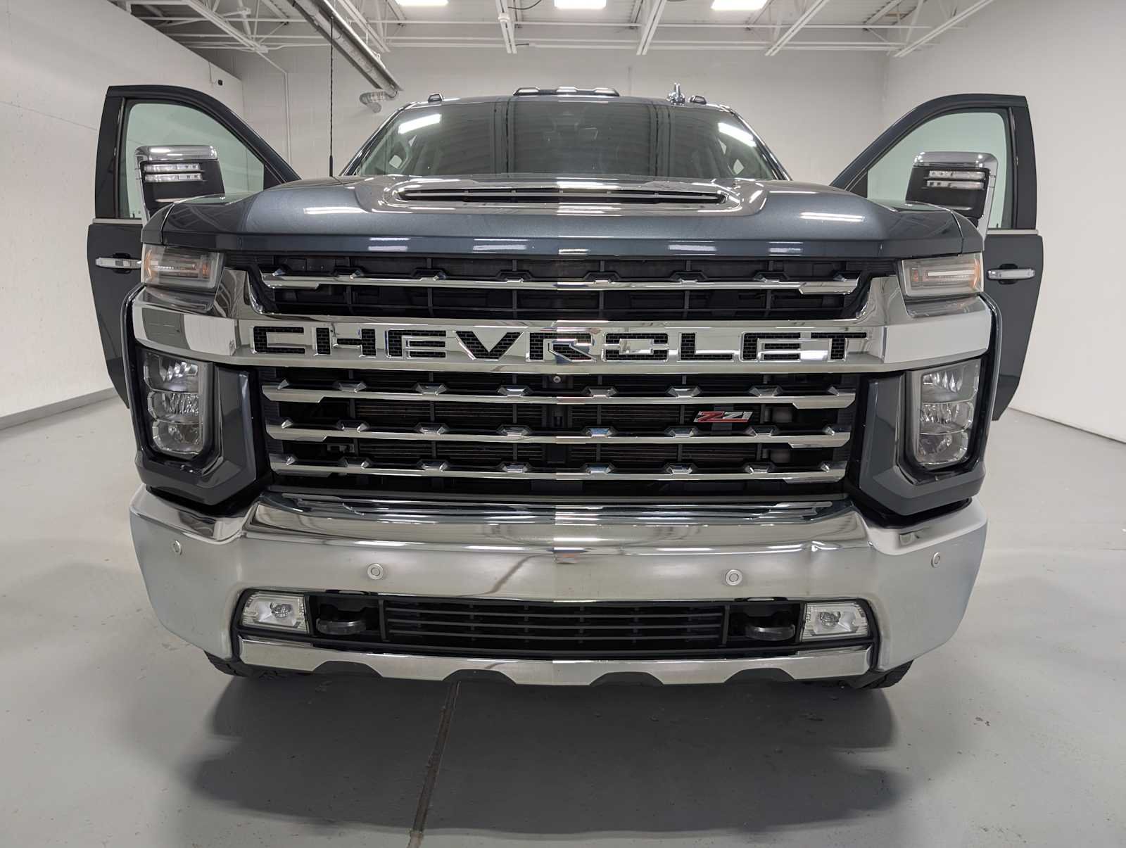 Used 2020 Shadow Gray Metallic Chevrolet LTZ image 15