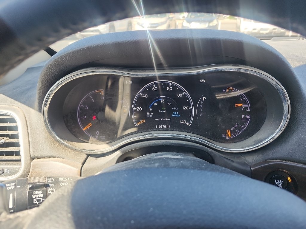 Used 2015 Champagne Jeep Limited image 24