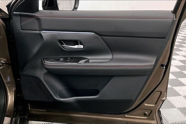 New 2026 Canyon Bronze Nissan SR image 36