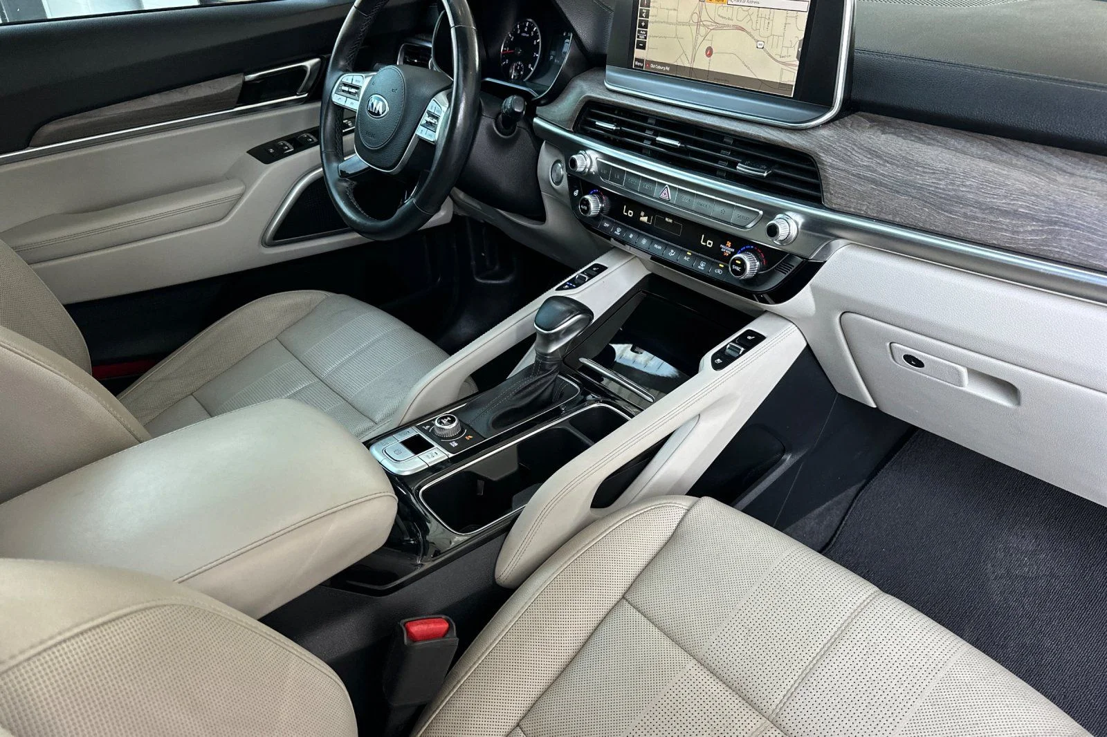 Used 2020 White Kia EX image 17