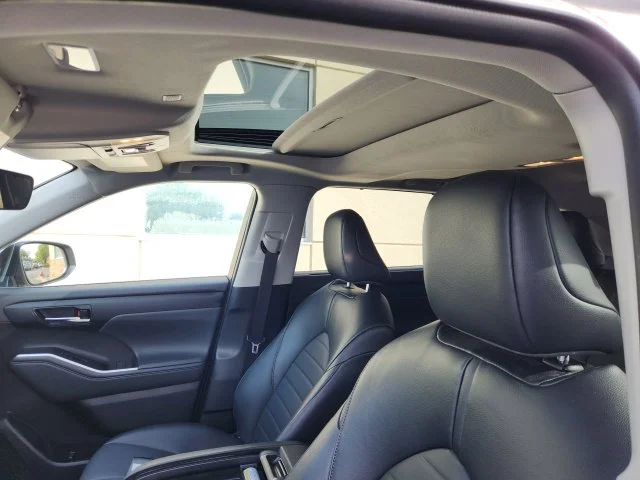 Certified Used 2022 Silver Toyota XLE image 7