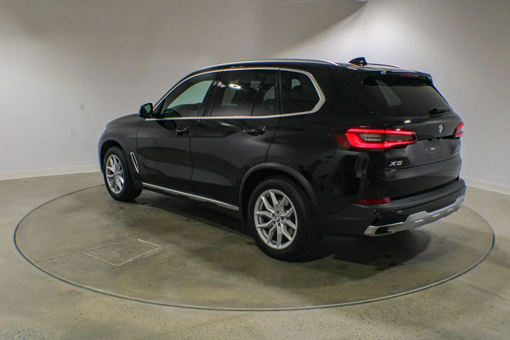 Used 2023 Jet Black BMW xDrive40i image 3
