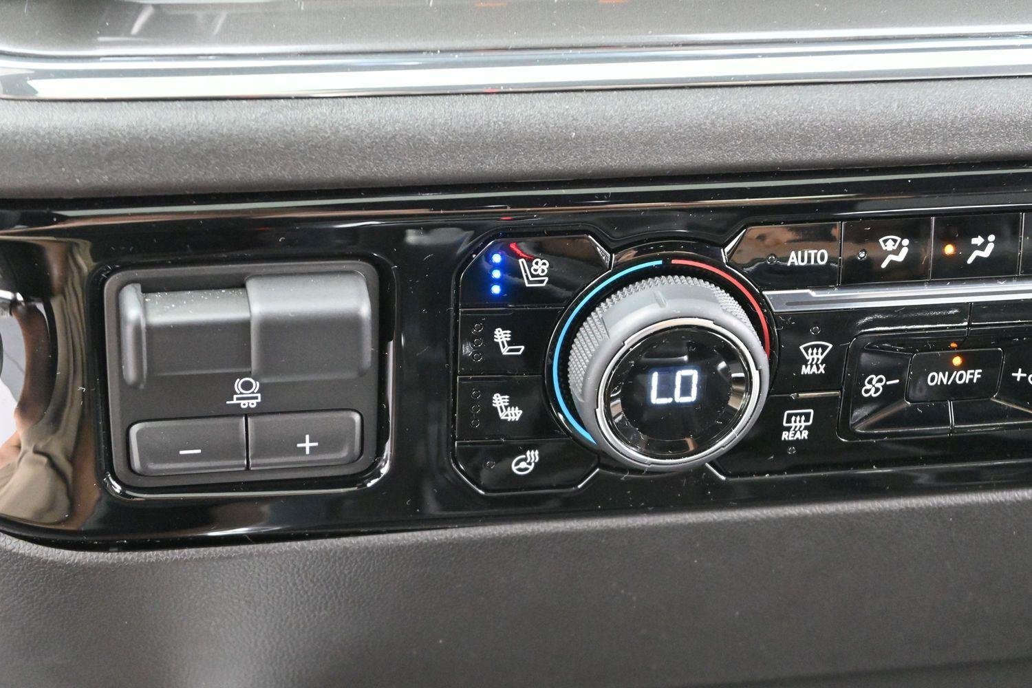 Used 2024 Iridescent Pearl Tricoat Chevrolet High Country image 21
