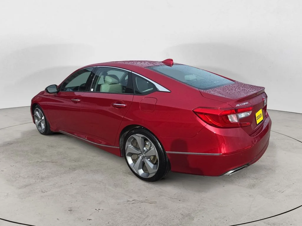 Used 2018 Red Honda Touring 2.0T image 7
