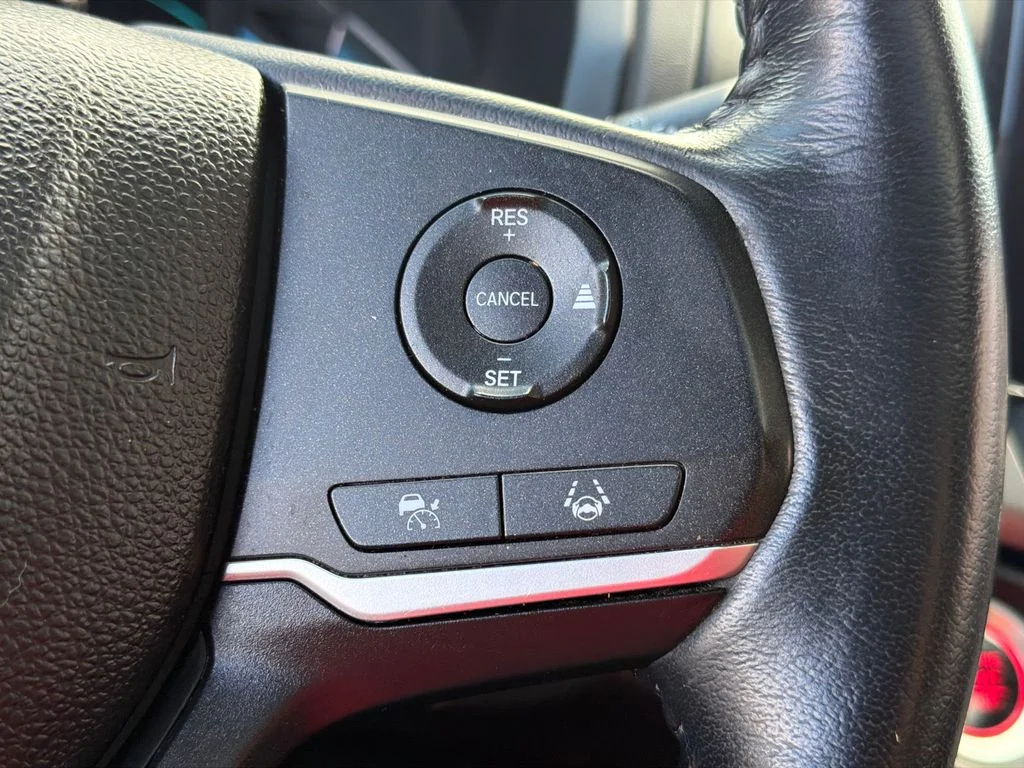 Used 2021 White Honda EX-L image 24