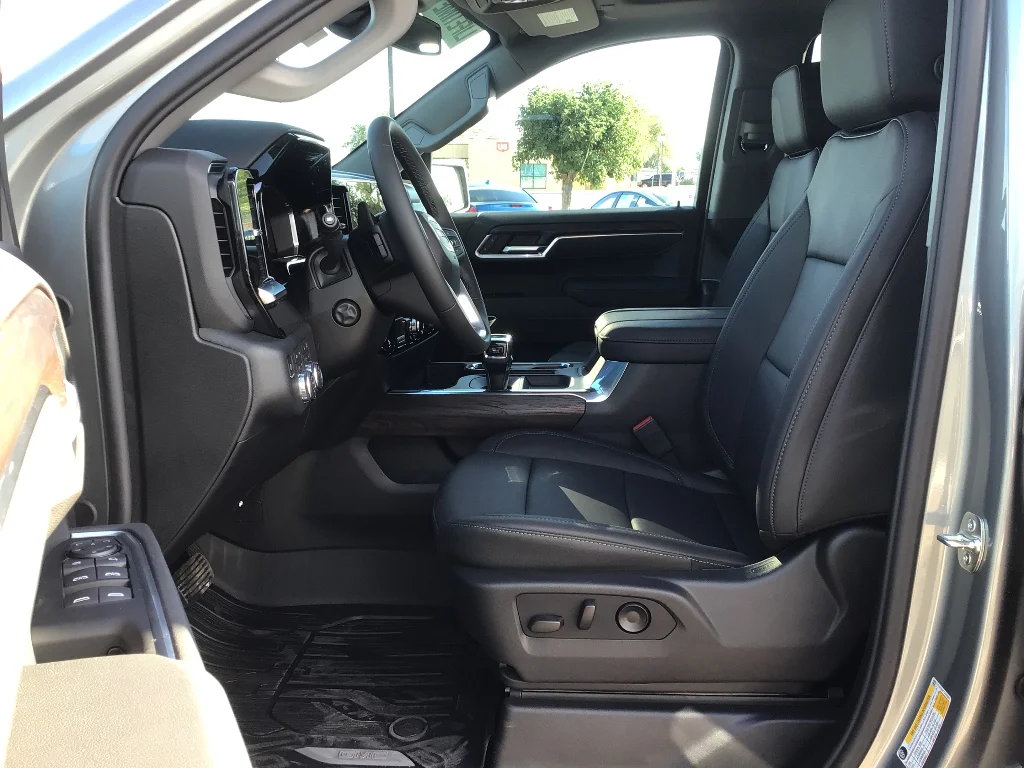 2026 GMC Sierra 1500 SLT - Photo 12