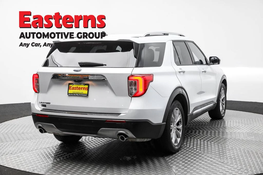 Used 2023 White Ford Limited image 5