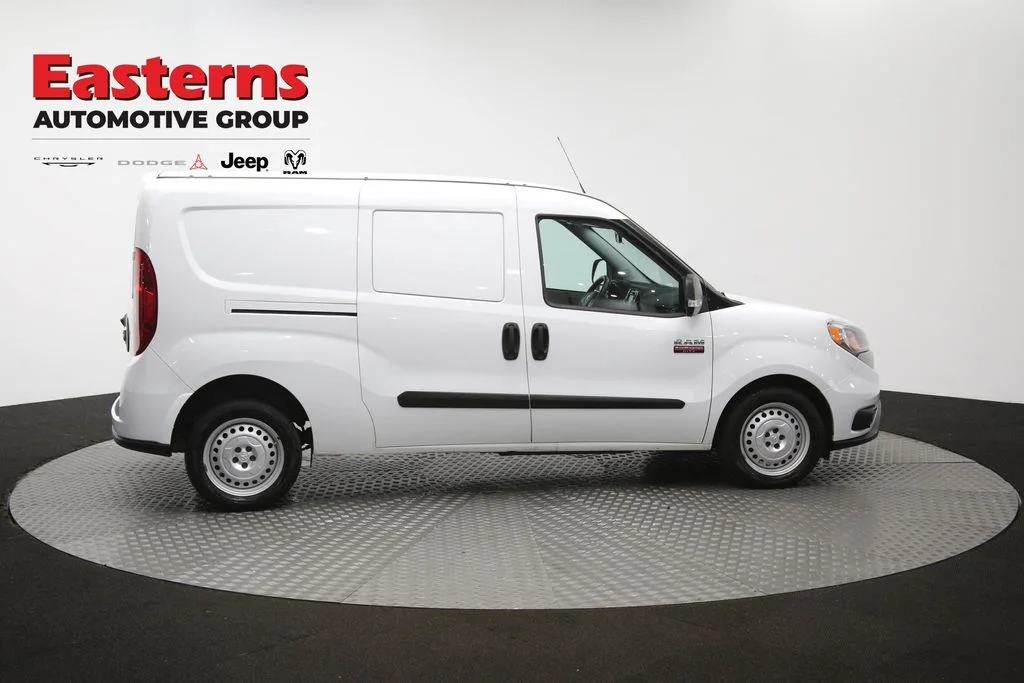 Used 2022 White Ram Base image 42