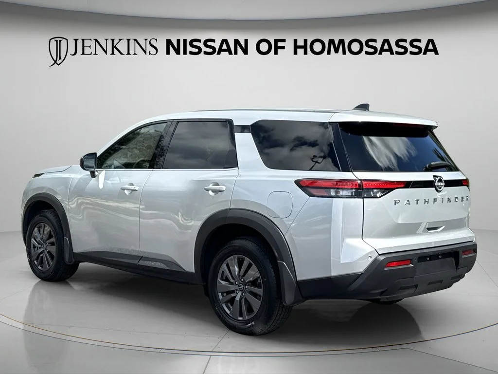 Used 2024 Silver Nissan S image 11
