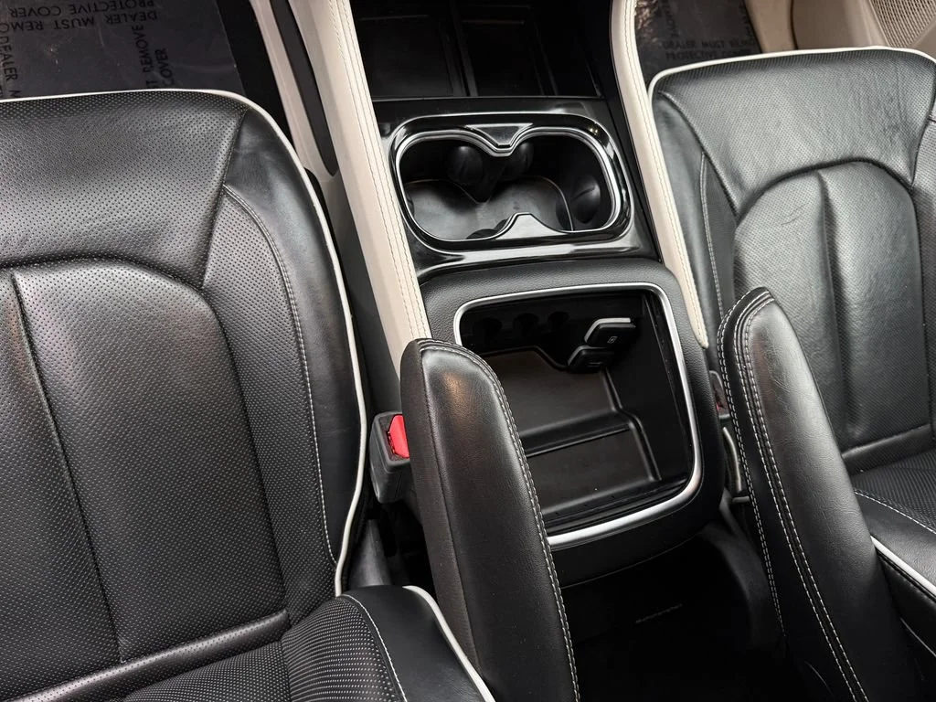 Used 2023 White Chrysler Limited image 27