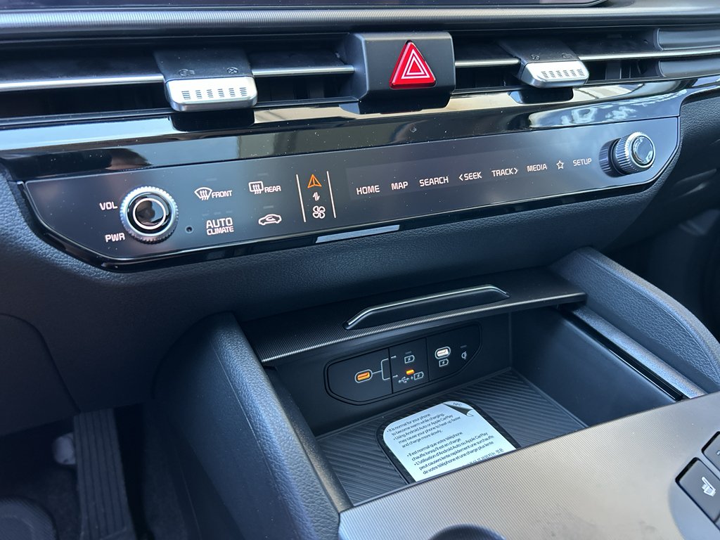 New 2026 Snow White Pearl Kia SX Prestige image 23