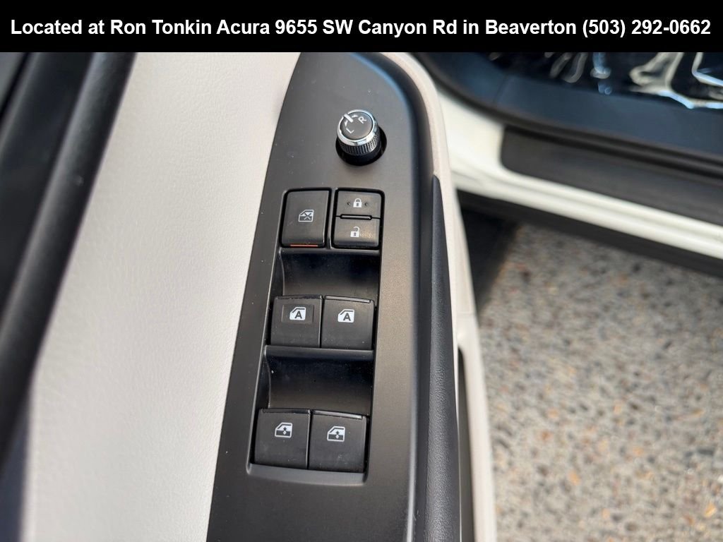 Used 2016 Blizzard Pearl Toyota XLE V6 image 12