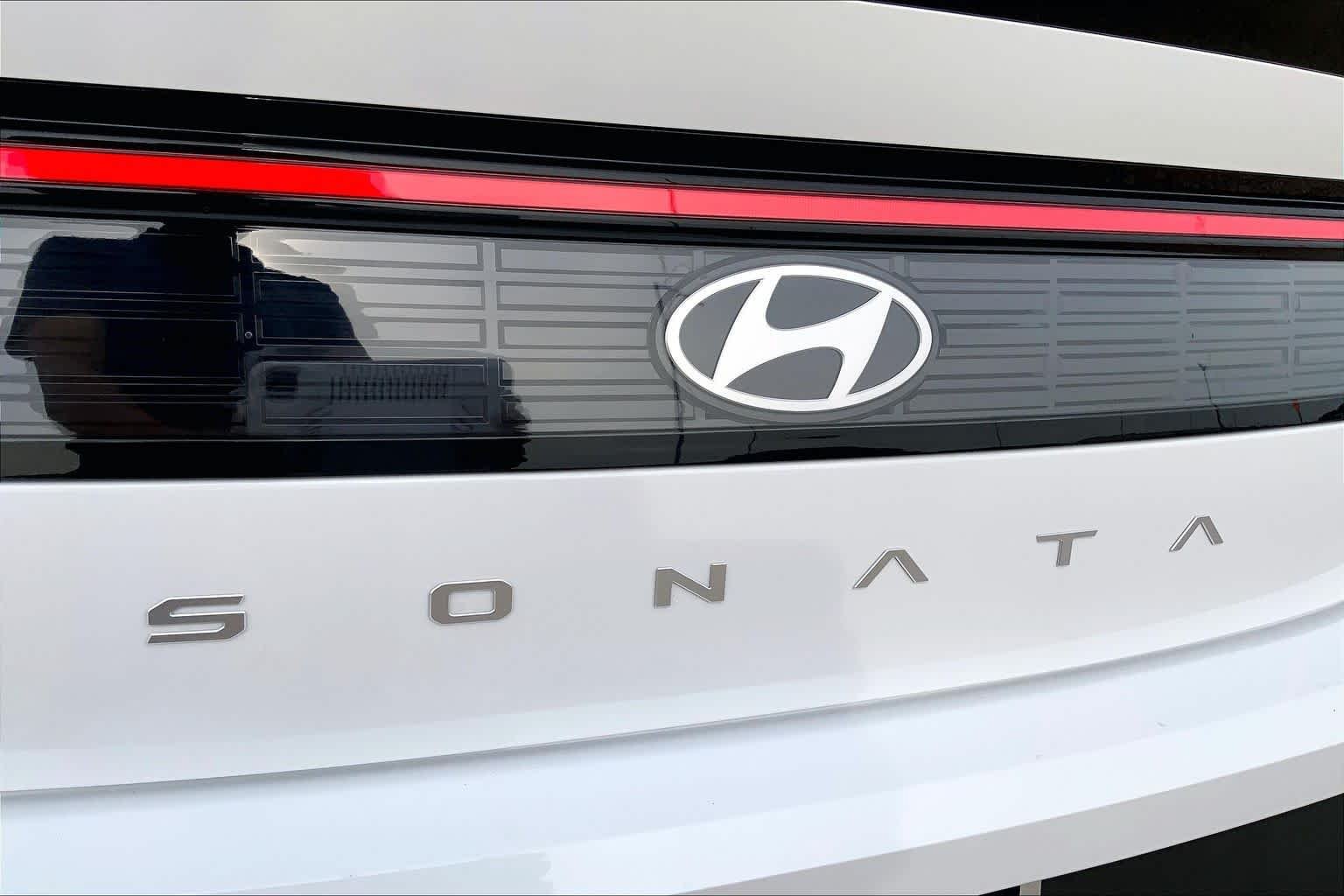 Used 2026 Serenity White Hyundai Blue image 31