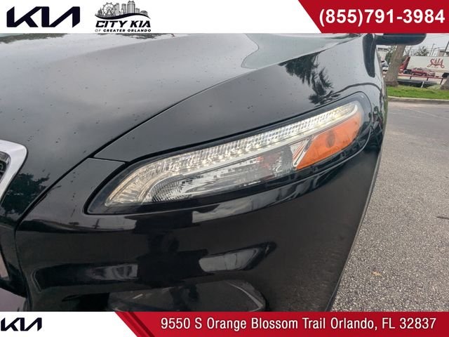 Used 2018 Black Jeep Latitude image 10