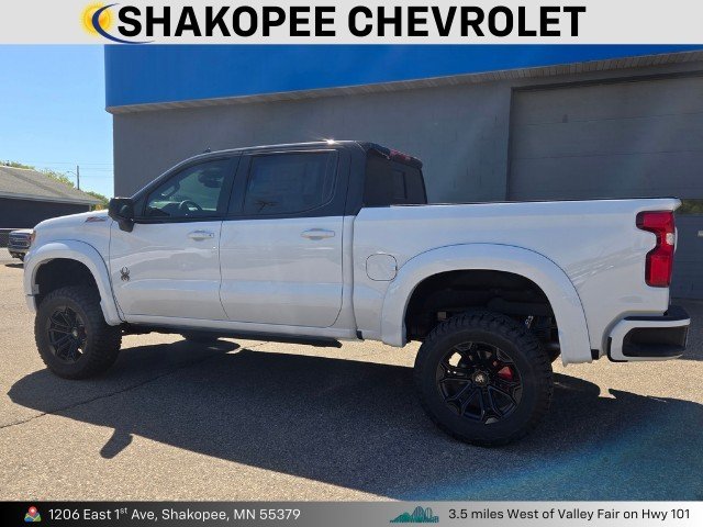 New 2026 Summit White Chevrolet RST (Black Widow Edition)  image 5