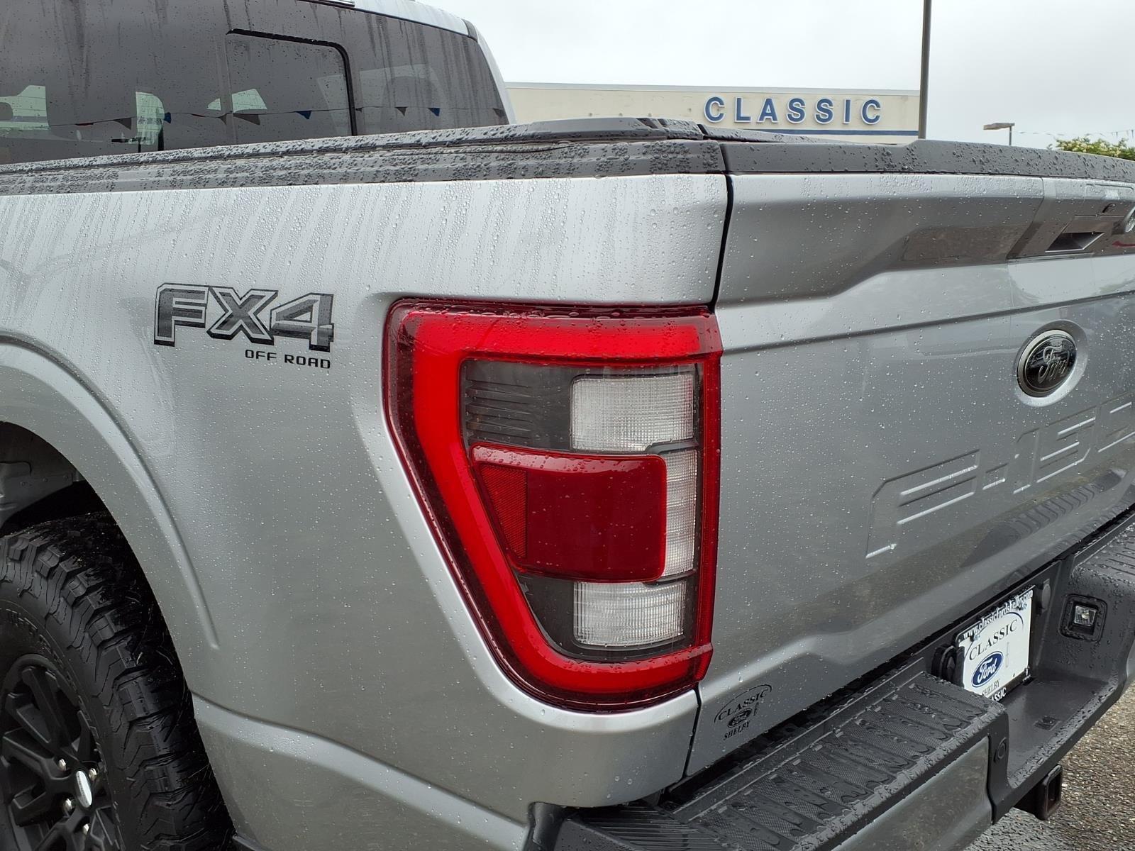 Used 2023 Silver Ford LARIAT image 17