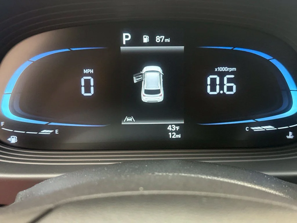 New 2026 Shimmering Silver Hyundai SEL image 30