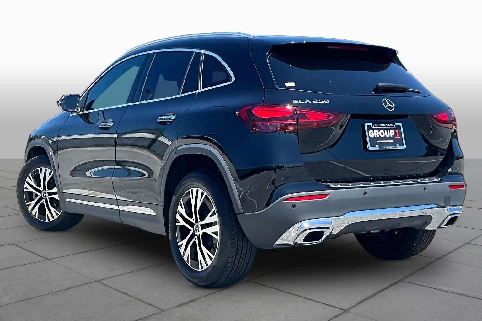 Used 2025 Night Black Mercedes-Benz GLA 250 image 12
