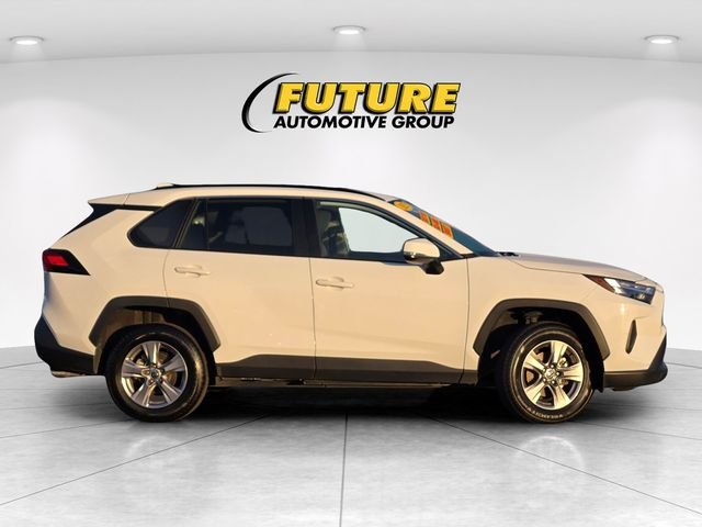 Used 2025 White Toyota XLE image 3