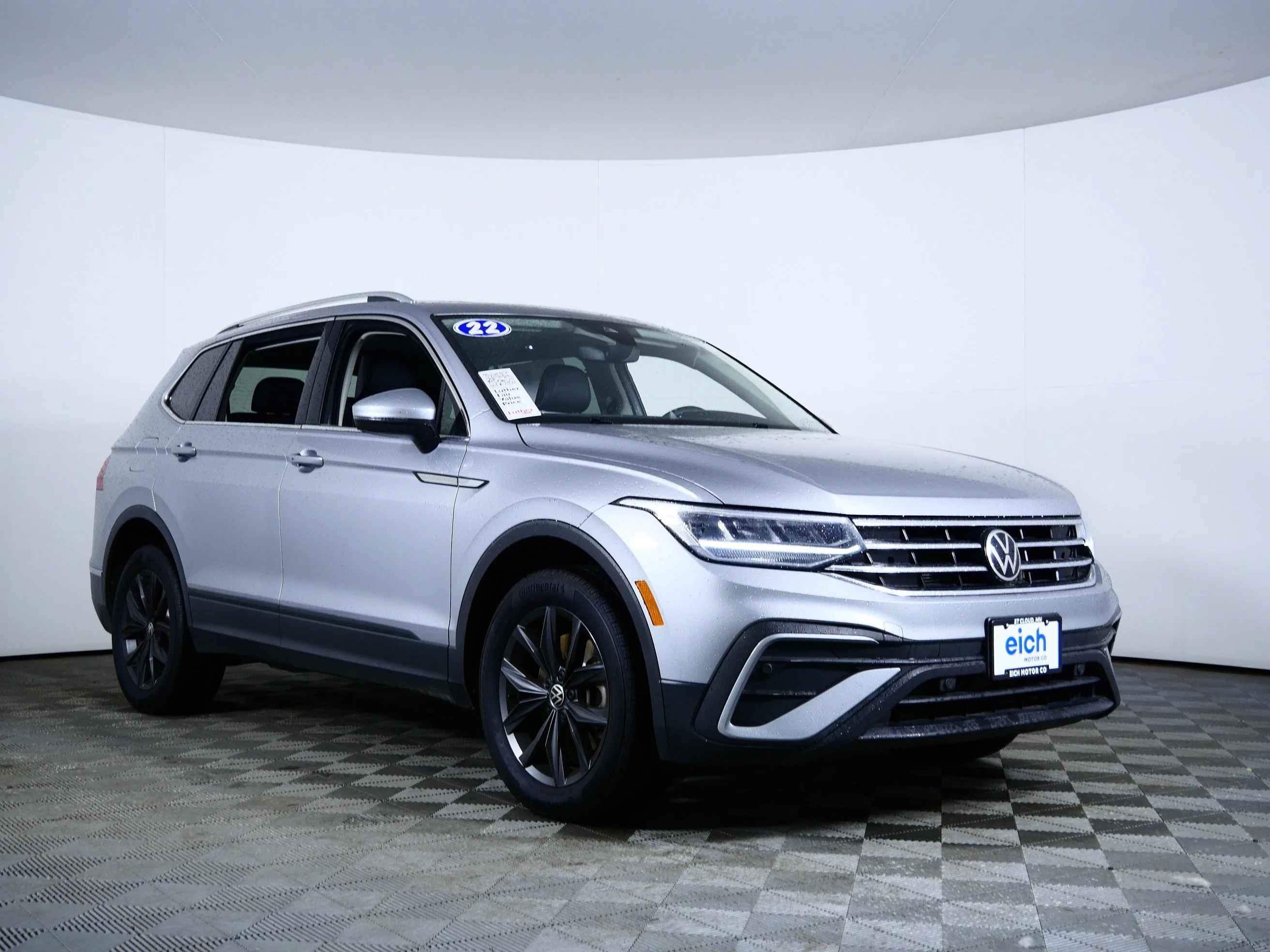 Used 2022 Volkswagen Tiguan SE with VIN 3VV2B7AX4NM135852 for sale in St. Cloud, Minnesota
