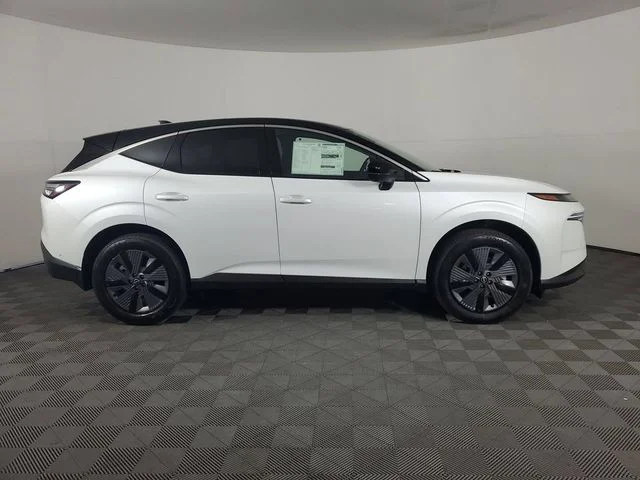 New 2025 Two-tone Everest White TriCoat / Super Black Nissan SL image 8