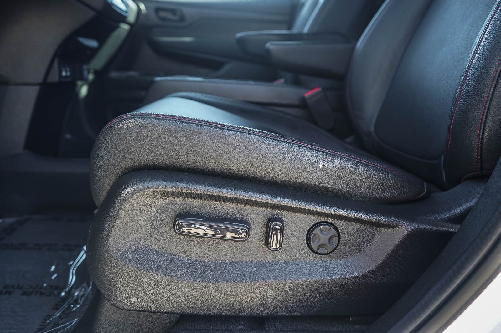 Used 2025 Platinum White Pearl Honda Sport-L image 21