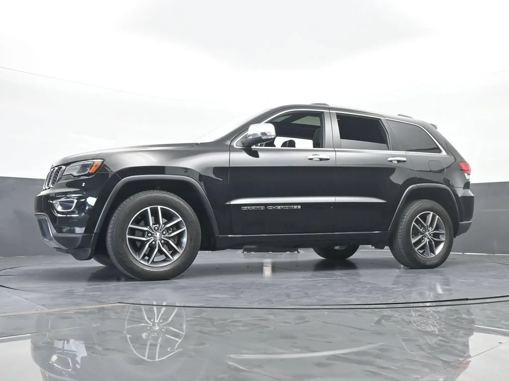 Used 2017 Diamond Black Crystal Pearlcoat Jeep Limited image 56